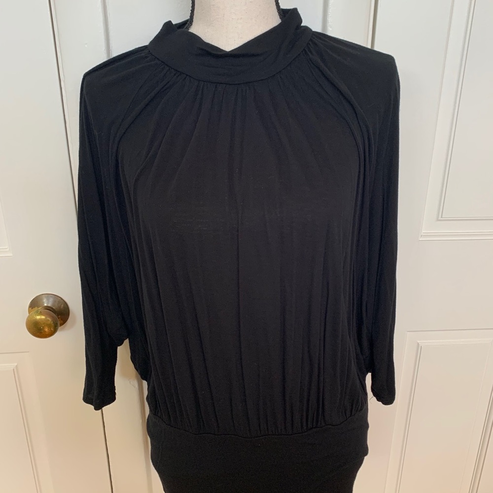 PRICE DROP! NWOT Black Raglan Sleeve Top Sz Medium